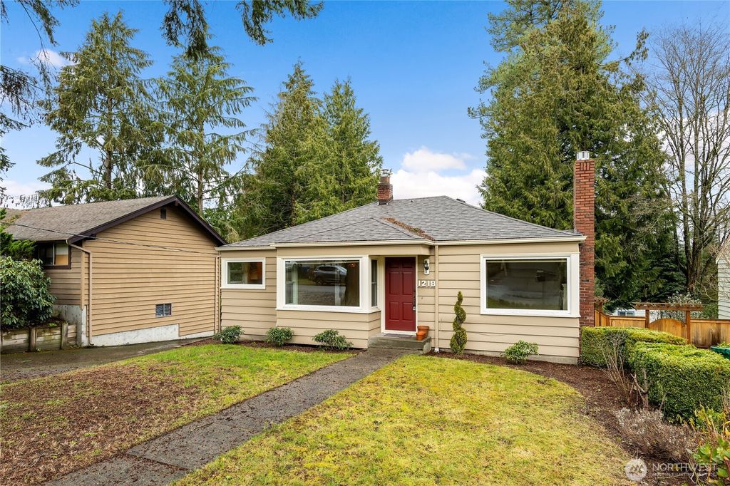Photo of 1218 NE 103RD Street, Seattle, WA 98125 (MLS # 2333312)