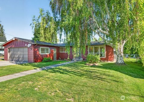 Photo of 1312 Springwater Avenue, Wenatchee, WA 98801 (MLS # 2519574)