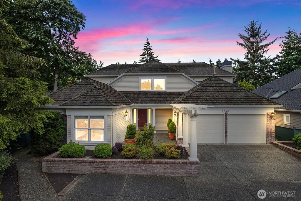 Photo of 1240 108th Avenue NE, Bellevue, WA 98004 (MLS # 2386178)