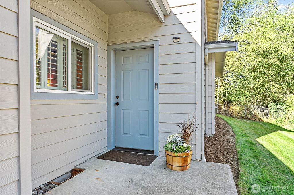 Photo of 1384 Bayview Court #E1, Blaine, WA 98230 (MLS # 2442003)