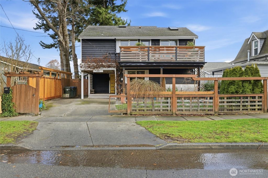 Photo of 2404 Cherry Street, Bellingham, WA 98225 (MLS # 2475271)
