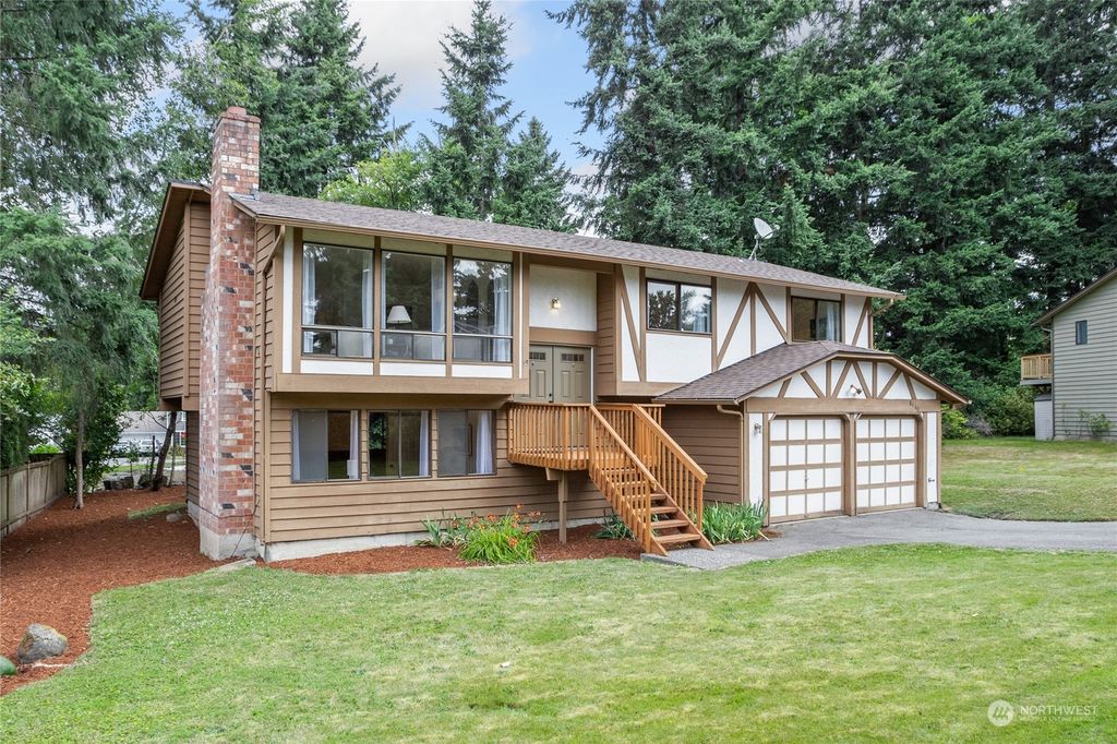 Photo of 8660 NE 141st Street, Kirkland, WA 98034 (MLS # 2137204)