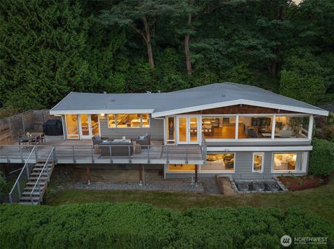 Photo of 4007 NE 161st Street, Lake Forest Park, WA 98155 (MLS # 2563276)