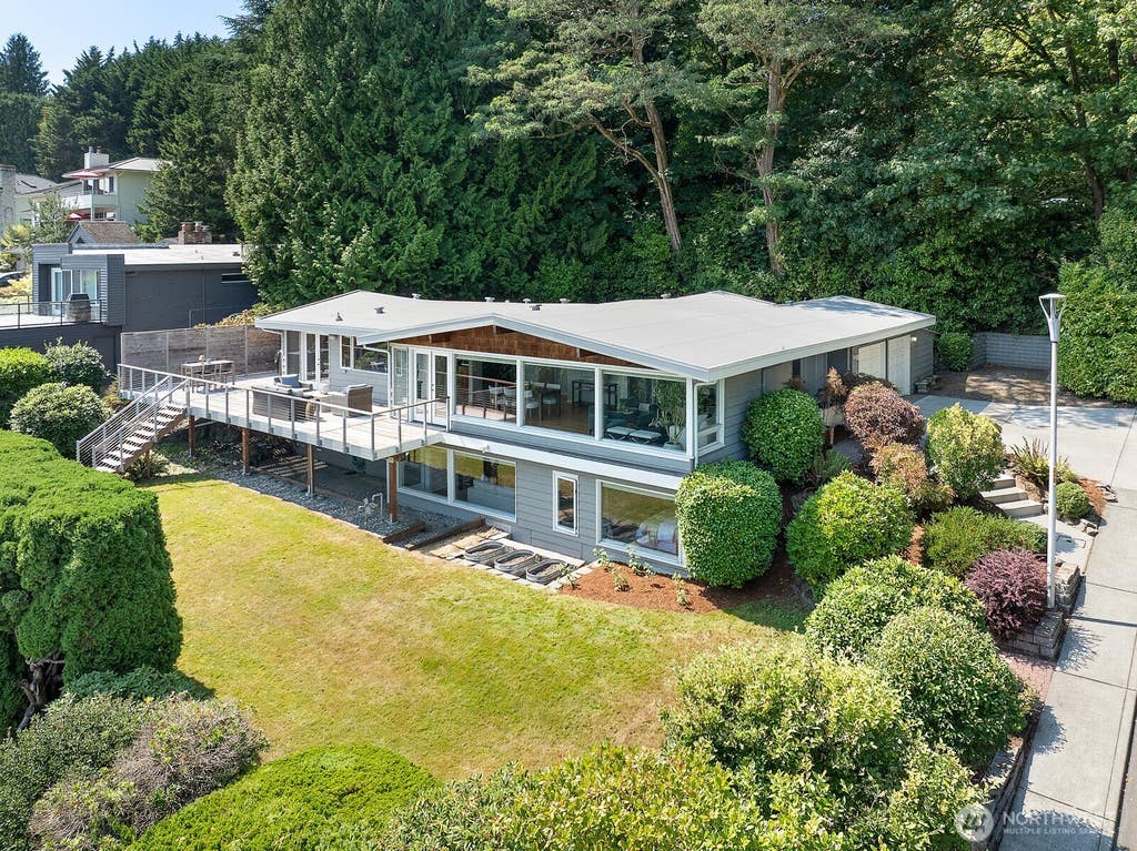 Photo of 4007 NE 161st Street, Lake Forest Park, WA 98155 (MLS # 2563276)