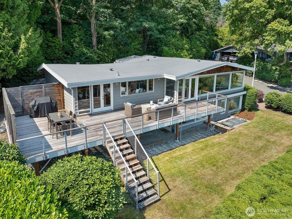 Photo of 4007 NE 161st Street, Lake Forest Park, WA 98155 (MLS # 2563276)