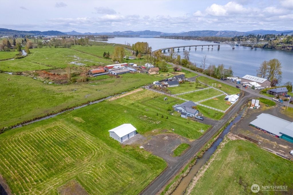 Photo of 12 Hay Way, Cathlamet, WA 98612 (MLS # 2511067)