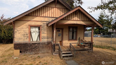 Photo of 1811 W 5th Street, Port Angeles, WA 98363 (MLS # 2585101)