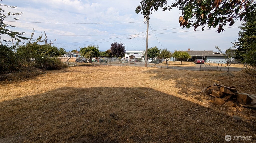Photo of 1811 W 5th Street, Port Angeles, WA 98363 (MLS # 2585101)