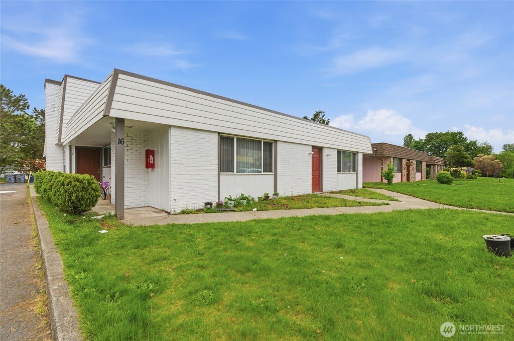 Photo of 16 147th Avenue SE, Bellevue, WA 98007 (MLS # 2522417)