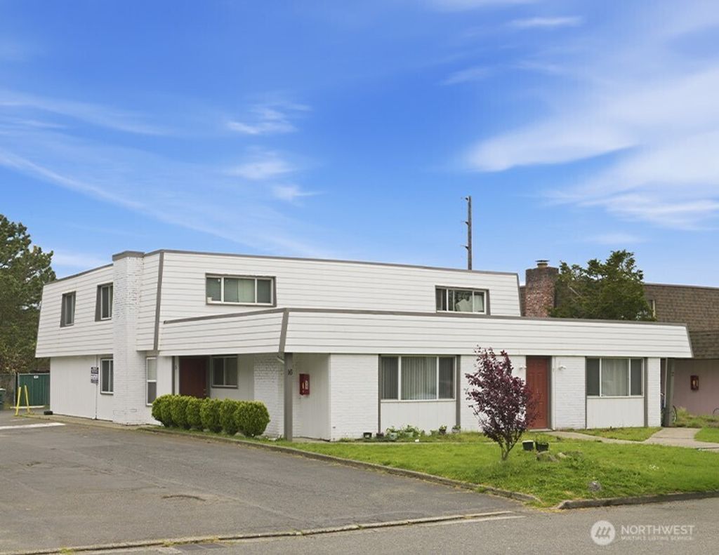 Photo of 16 147th Avenue SE, Bellevue, WA 98007 (MLS # 2522417)