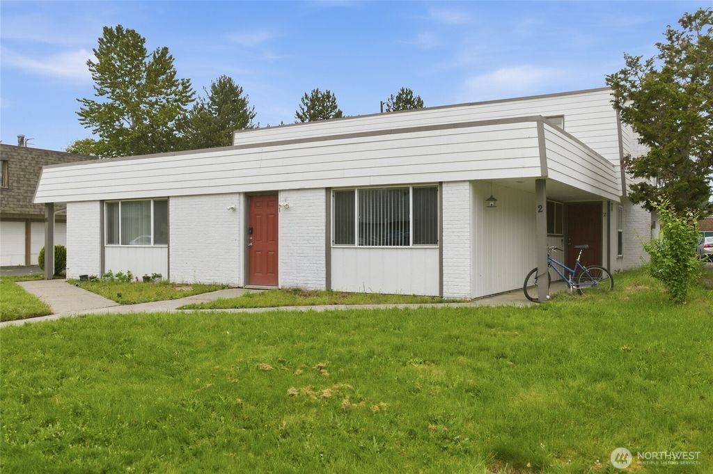 Photo of 16 147th Avenue SE, Bellevue, WA 98007 (MLS # 2522417)