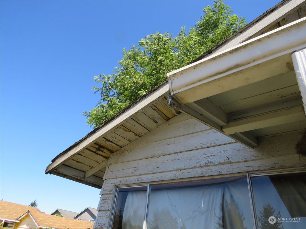 Photo of 321 3rd Avenue E, Pacific, WA 98047 (MLS # 2155114)