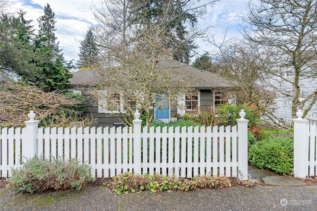 Photo of 7405 48th Avenue NE, Seattle, WA 98115 (MLS # 2194653)