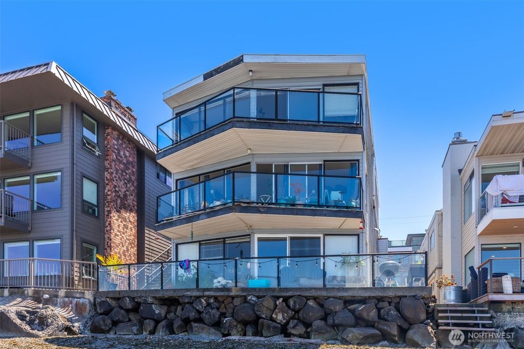 Photo of 3007 Alki Avenue SW, Seattle, WA 98116 (MLS # 2400528)