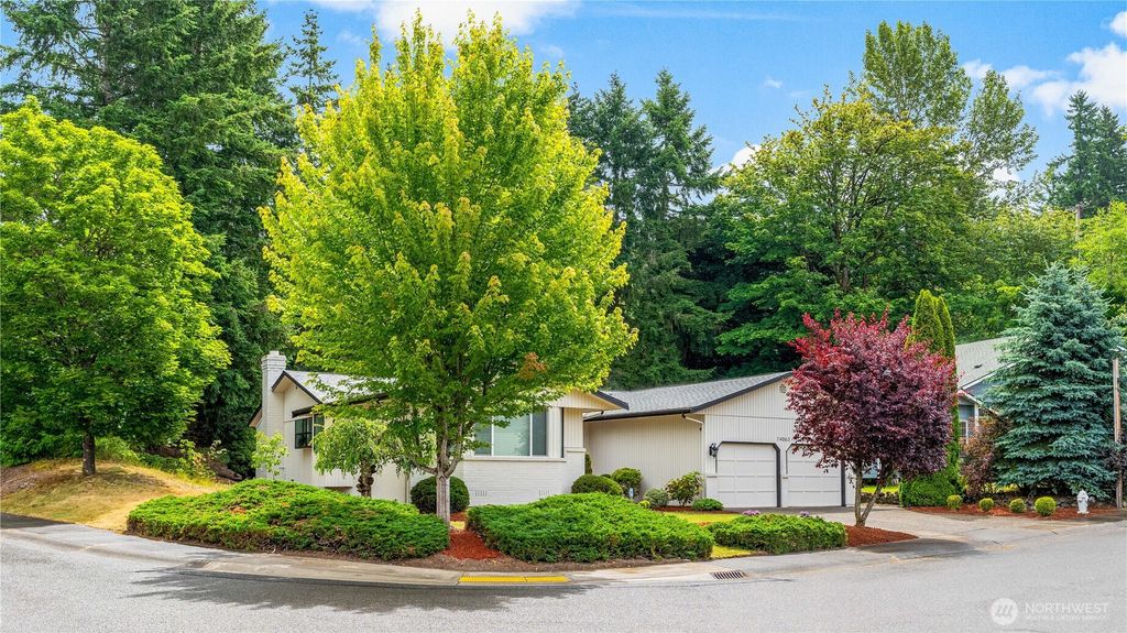 Photo of 14063 SE 159th Place, Renton, WA 98058 (MLS # 2395792)