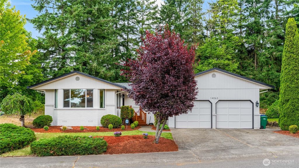Photo of 14063 SE 159th Place, Renton, WA 98058 (MLS # 2395792)