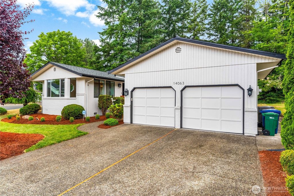 Photo of 14063 SE 159th Place, Renton, WA 98058 (MLS # 2395792)