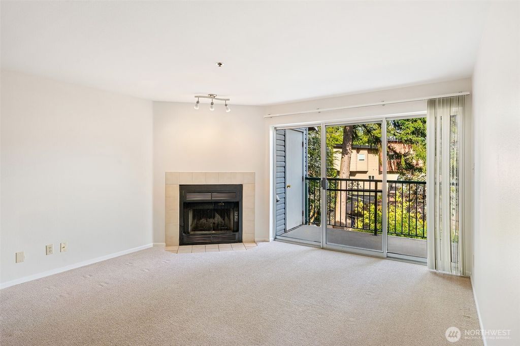 Photo of 1522 NE 175th Street #407, Shoreline, WA 98155 (MLS # 2365186)