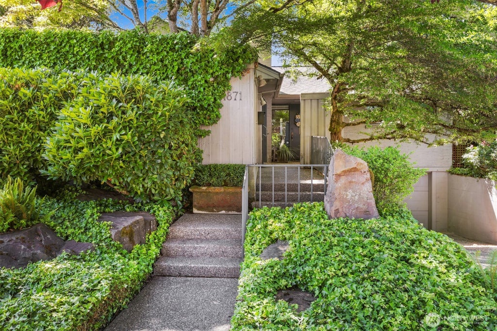Photo of 1871 40th Avenue E, Seattle, WA 98112 (MLS # 2539587)