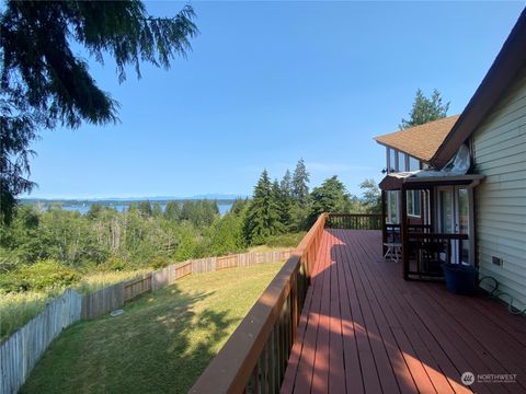 A home in Lakebay