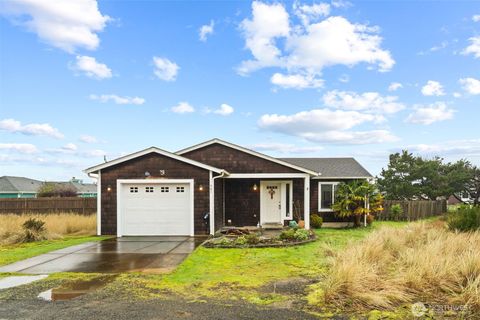 Photo of 901 344th Street, Ocean Park, WA 98640 (MLS # 2495720)