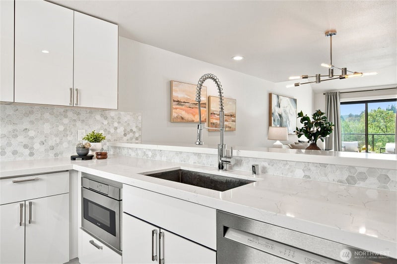 6121 NE 175th Street A402