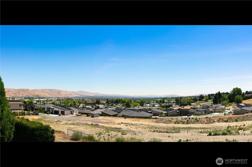 Photo of 903 N Conestoga Boulevard, Yakima, WA 98908 (MLS # 2559537)