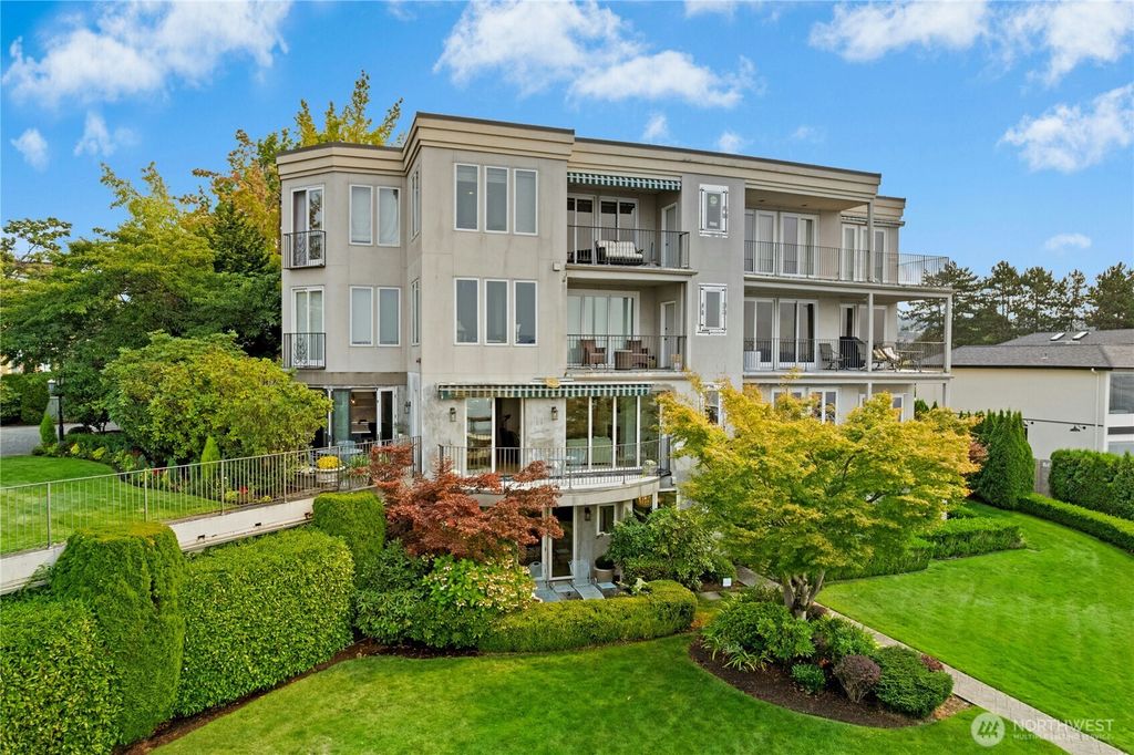Photo of 111 Lake Avenue W #102, Kirkland, WA 98033 (MLS # 2430749)
