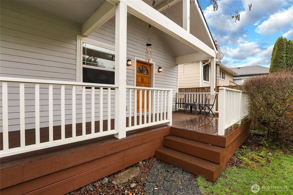 Photo of 1547 Park Avenue, Bremerton, WA 98337 (MLS # 2476137)