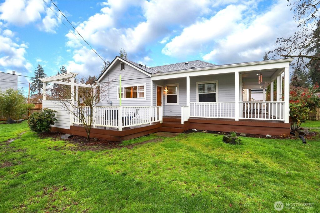Photo of 1547 Park Avenue, Bremerton, WA 98337 (MLS # 2476137)