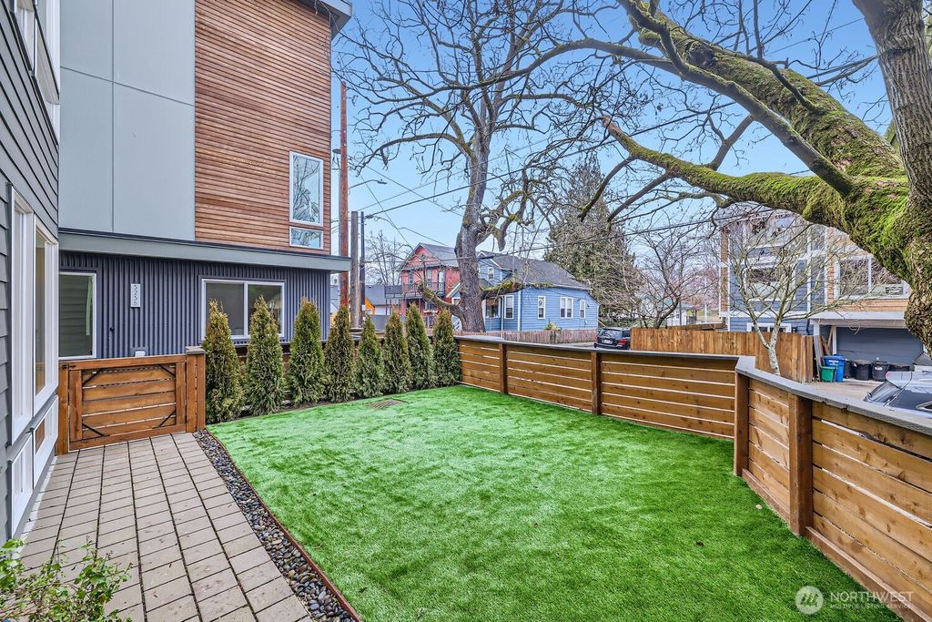 Photo of 519 22nd Avenue, Seattle, WA 98122 (MLS # 2339437)