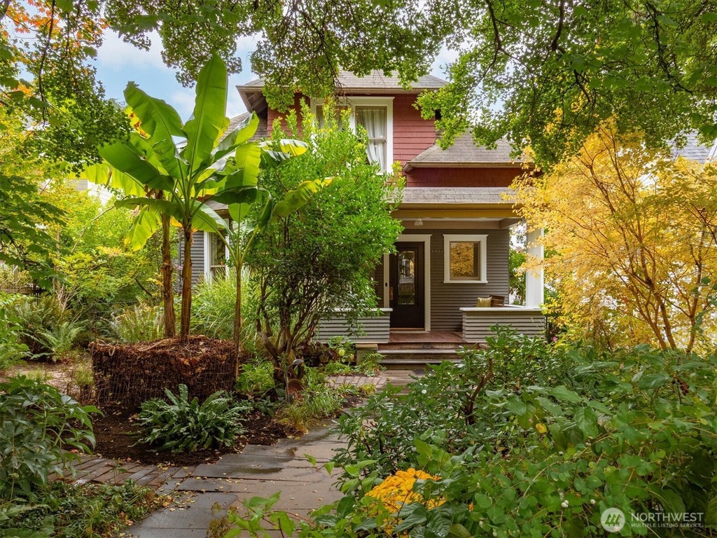 Photo of 2423 8th Avenue W, Seattle, WA 98119 (MLS # 2590273)