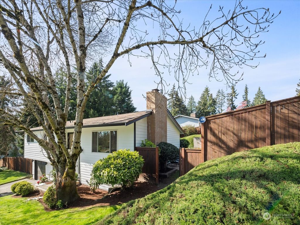 Photo of 16604 NE 92nd Street, Redmond, WA 98052 (MLS # 2228258)