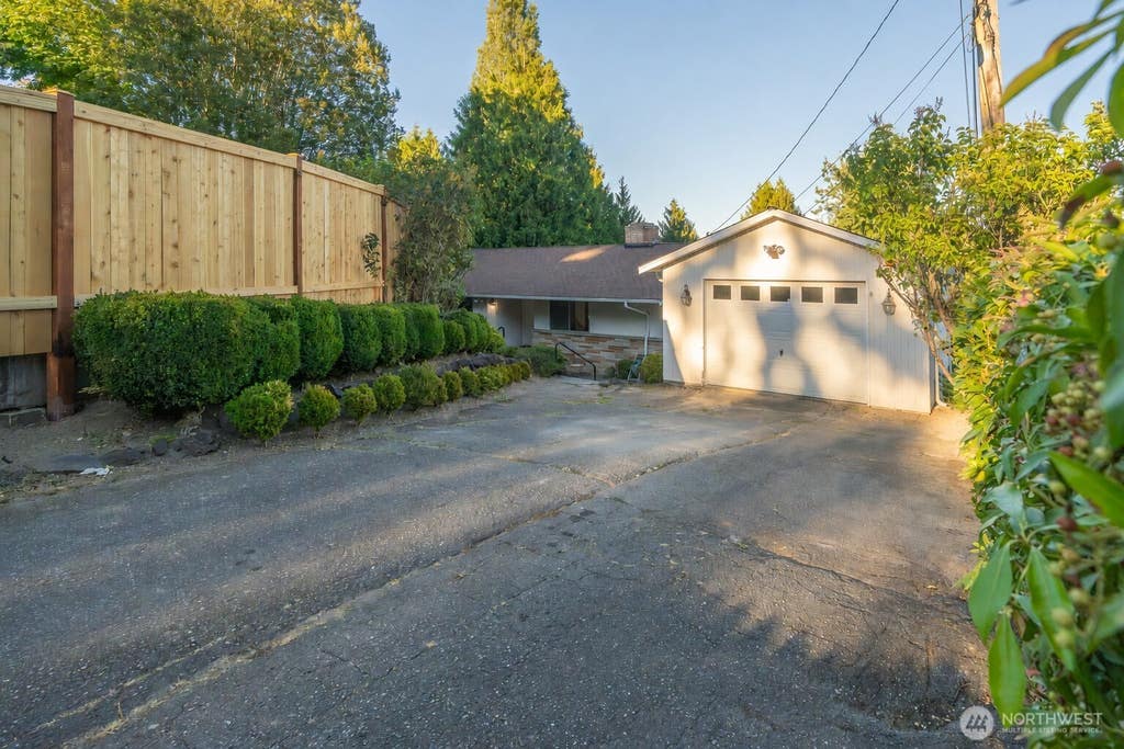 Photo of 19526 53rd Avenue NE, Lake Forest Park, WA 98155 (MLS # 2573039)