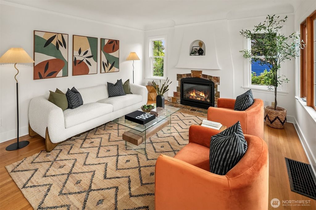 Photo of 515 NE 83rd Street, Seattle, WA 98115 (MLS # 2390336)