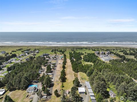Photo of 12207 Pacific Way, Long Beach, WA 98631 (MLS # 2274800)