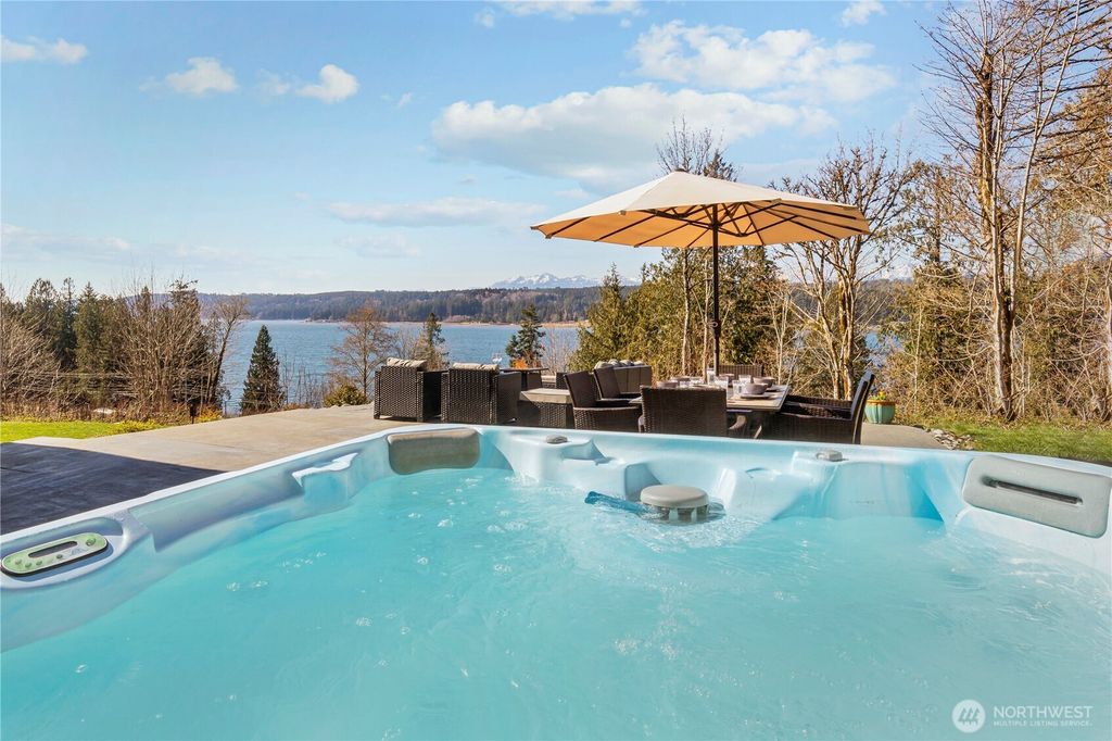 Photo of 31 E Cove View Drive, Belfair, WA 98528 (MLS # 2477127)