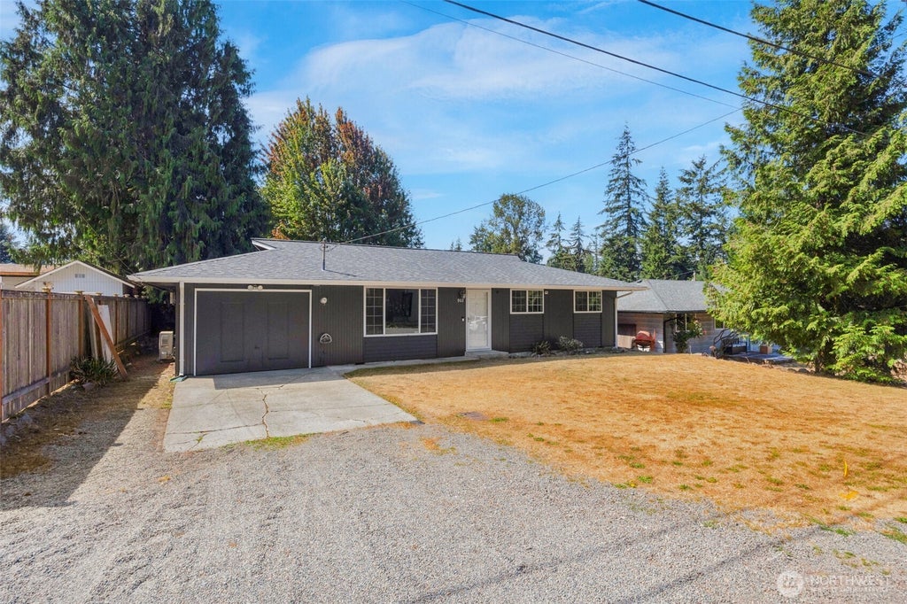Photo of 902 Peters Place, Everett, WA 98208 (MLS # 2576607)