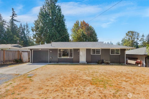 Photo of 902 Peters Place, Everett, WA 98208 (MLS # 2576607)