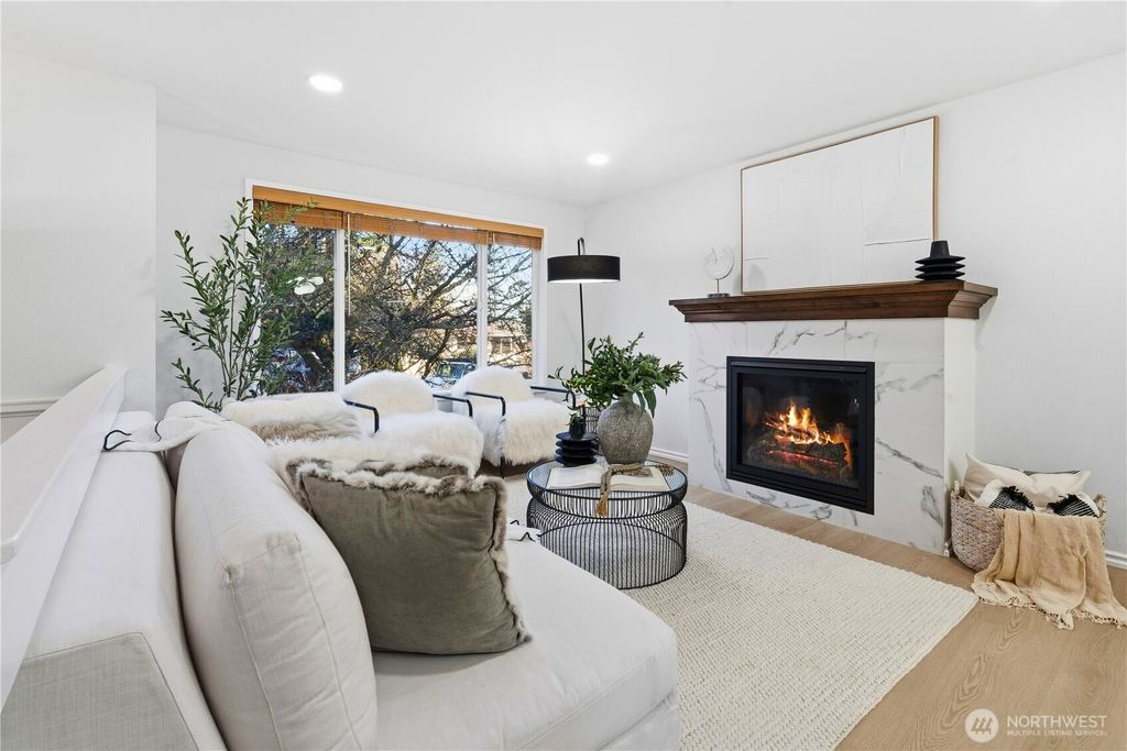 Photo of 9211 NE 136th Pl Pl, Kirkland, WA 98034 (MLS # 2479363)