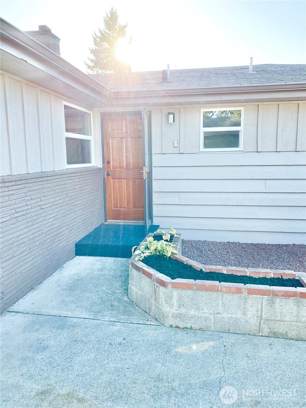 Photo of 621 SW 132 Street, Burien, WA 98146 (MLS # 2472979)