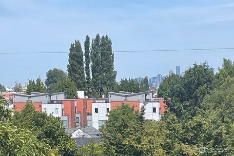 Photo of 547 S Trenton Street, Seattle, WA 98108 (MLS # 2418731)
