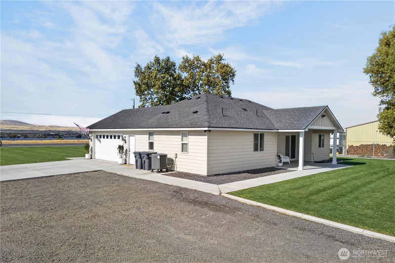 2467 Hanson Loop