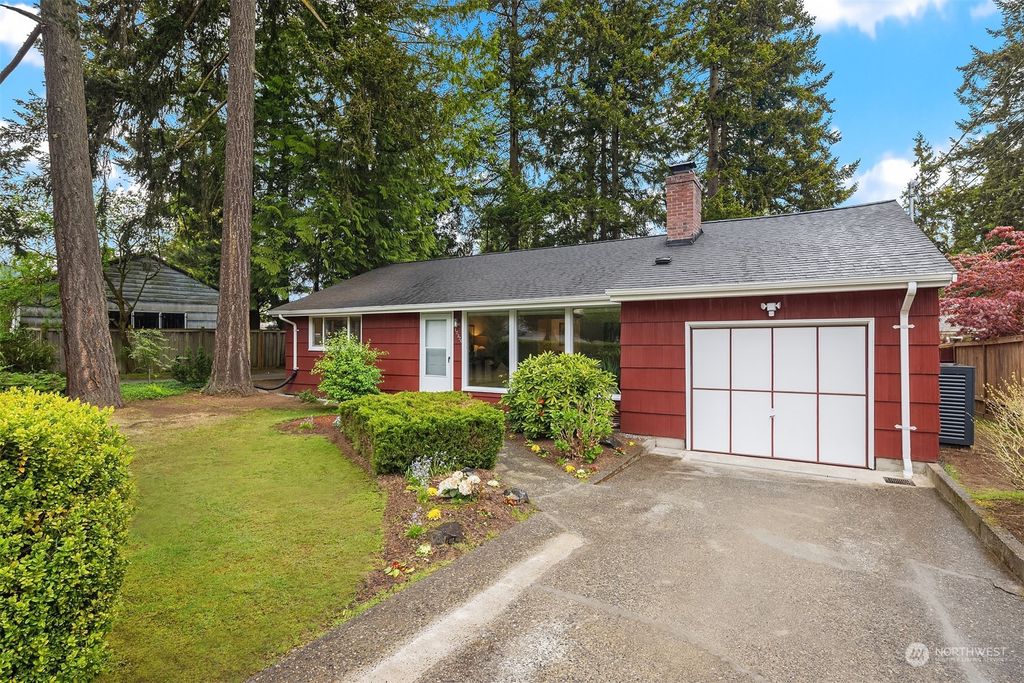 Photo of 12320 8th Avenue NE, Seattle, WA 98125 (MLS # 2227778)