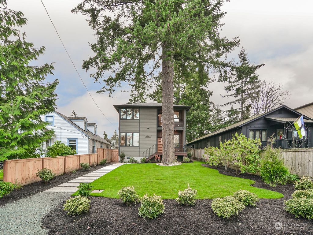 Photo of 3741 SW 98th Street, Seattle, WA 98126 (MLS # 2320580)