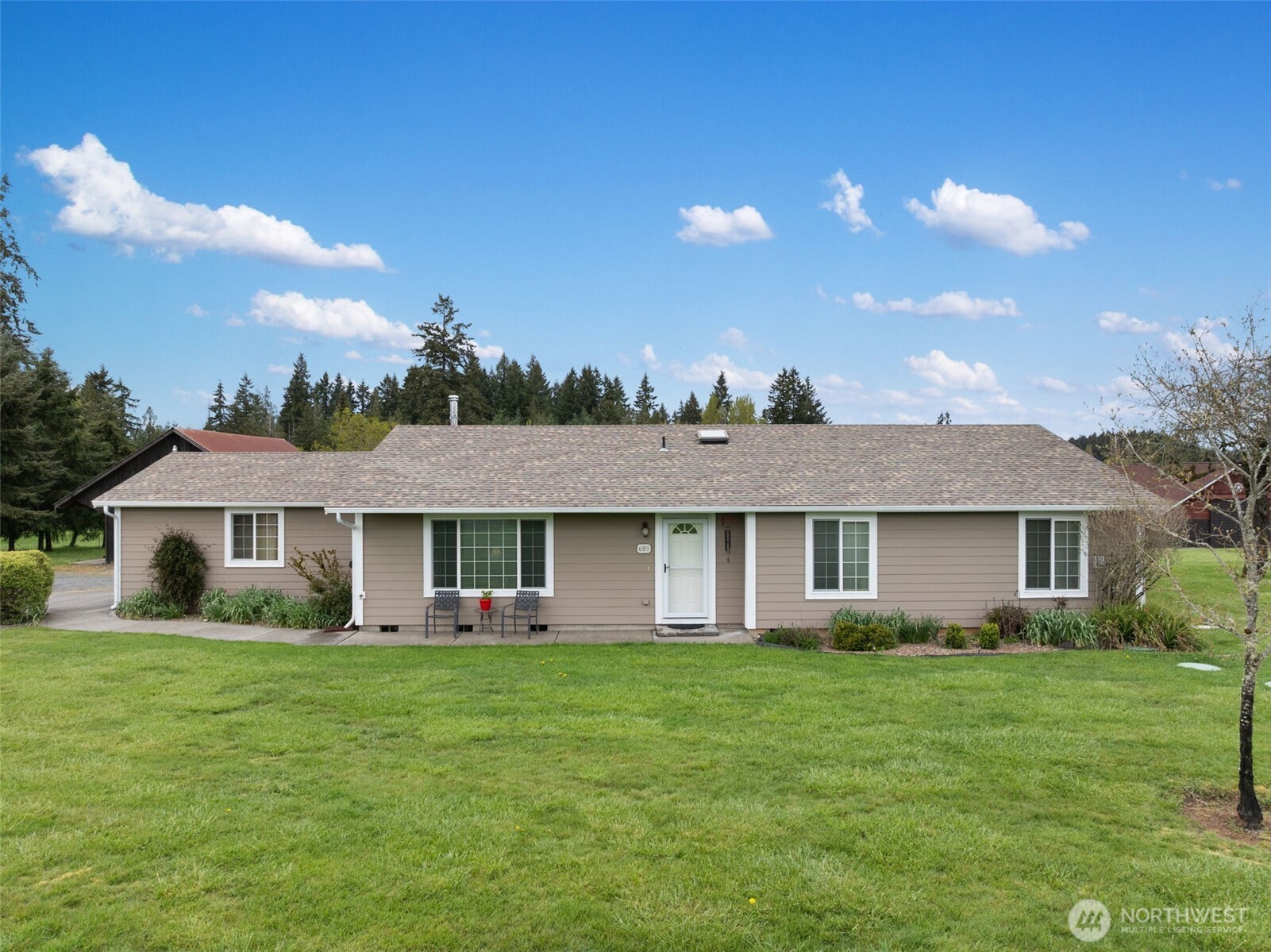 689 Rhoades Road