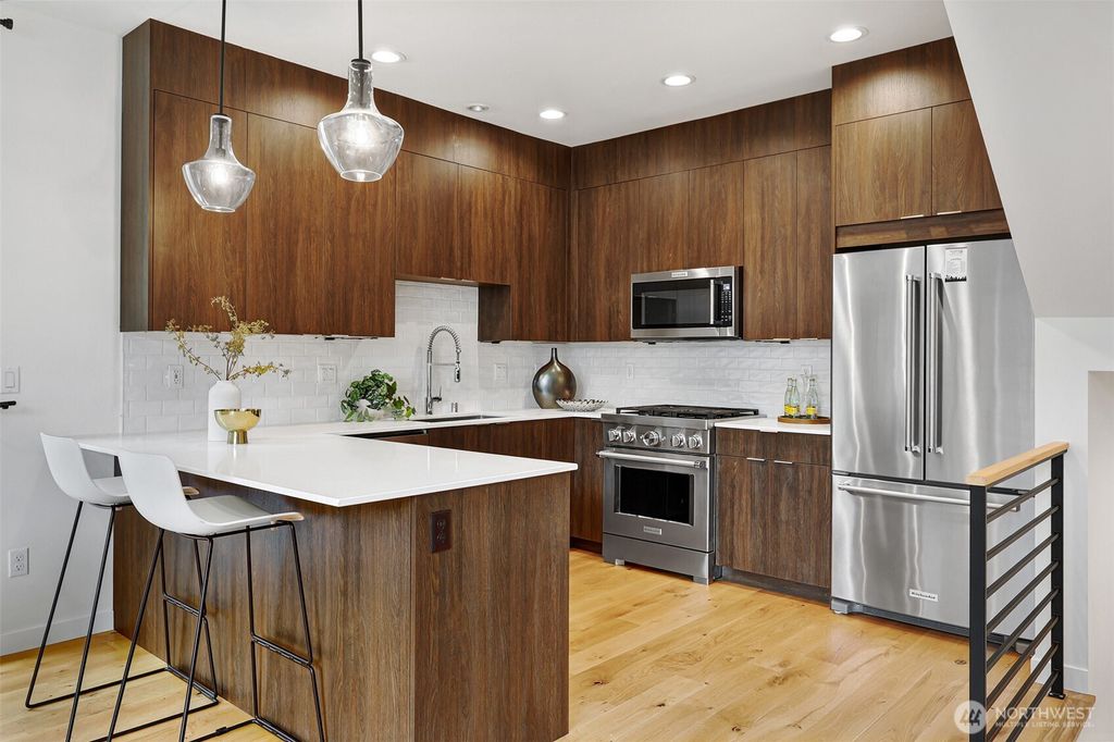 Photo of 2366 Franklin Avenue E #B, Seattle, WA 98102 (MLS # 2510947)