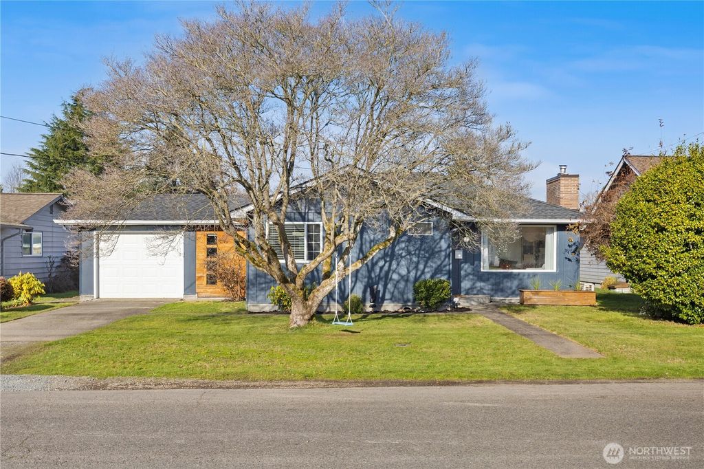 Photo of 1115 9th Avenue NW, Puyallup, WA 98371 (MLS # 2470056)