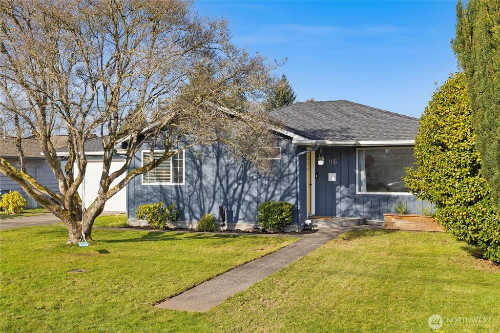 Photo of 1115 9th Avenue NW, Puyallup, WA 98371 (MLS # 2470056)