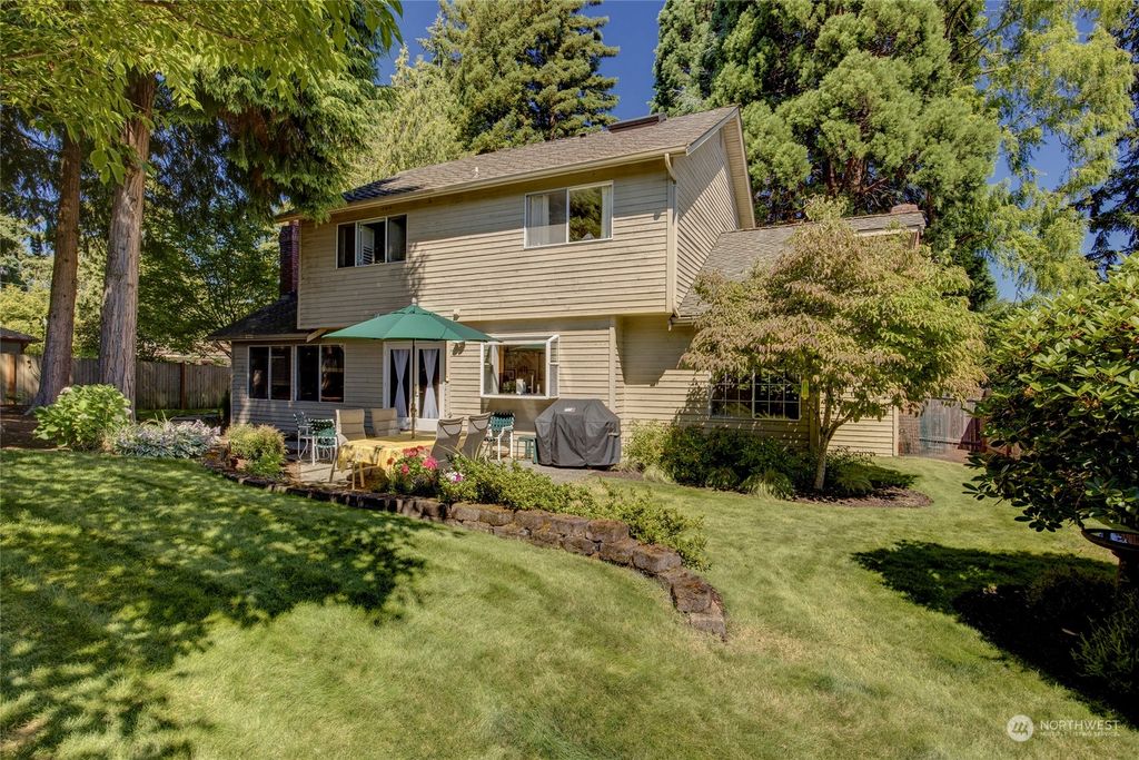 Photo of 2418 72nd Avenue SE, Mercer Island, WA 98040 (MLS # 1984077)
